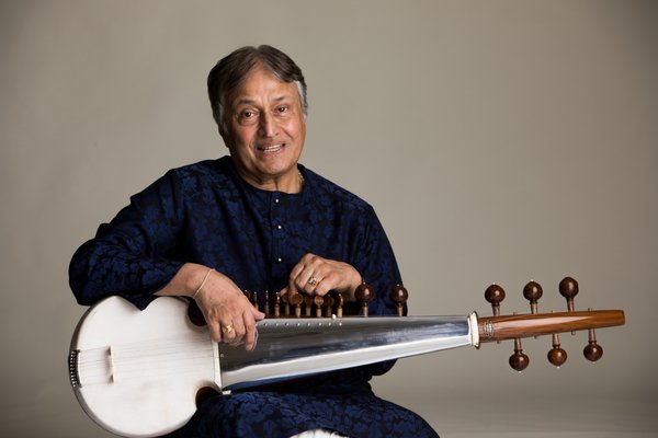 Amjad Ali Khan sarod ; Amaan Ali Bangash sarod ; Ayaan Ali Bangash sarod ; Tanmoy Bose tabla