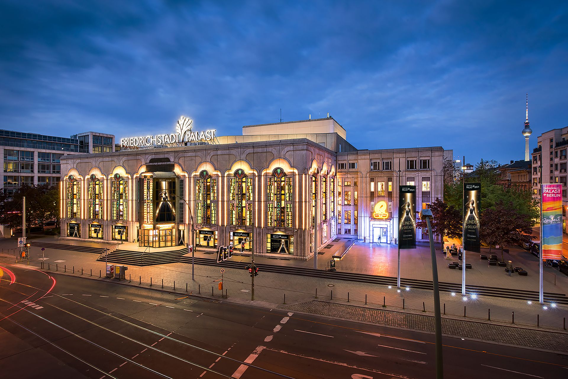 Grand show at Friedrichstadt-Palast - Sunday matinee 15:30