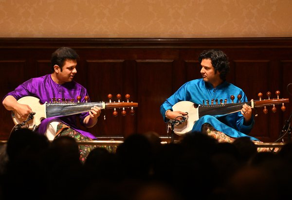 Amaan Ali Bangash sarod ; Ayaan Ali Bangash sarod ; Juan Carmona flamenco guitar ; Tanmoy Bose tabla