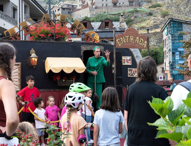 Sube a la petite caravane. Villaverde