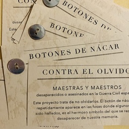 Botones de nácar contra el olvido. Maestras y maestros desaparecidos o asesinados en la guerra de España, de Sol Moracho